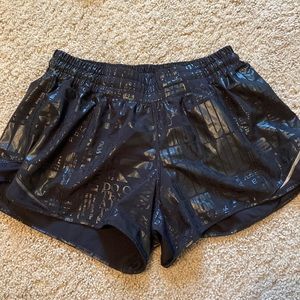 Lululemon Hotty Hot short 2.5” high rise